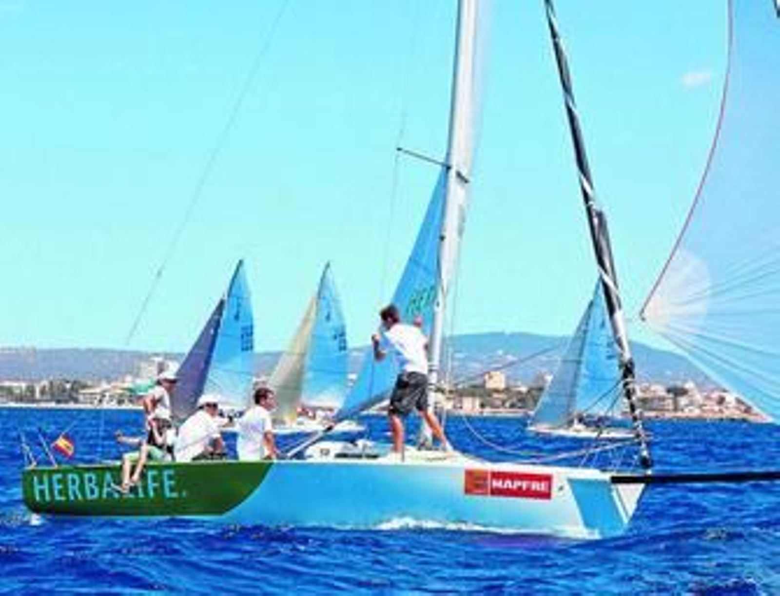 El J80 'Herbalife' fue el único de los representantes andaluces que completó una buena jornada.