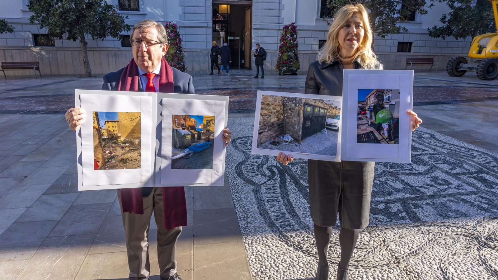 Pepa Rubia y Luis González, este martes denunciando la suciedad de la ciudad.