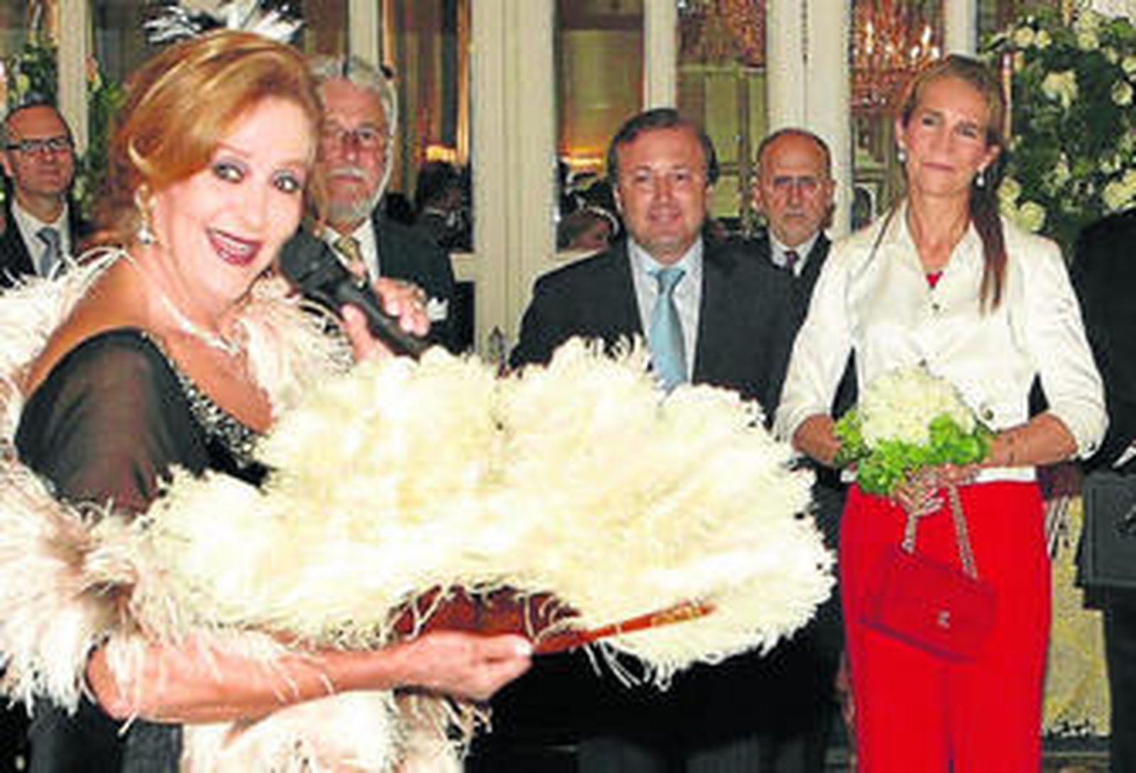 Doña Elena y Cayetano se van de fiesta al hotel Ritz