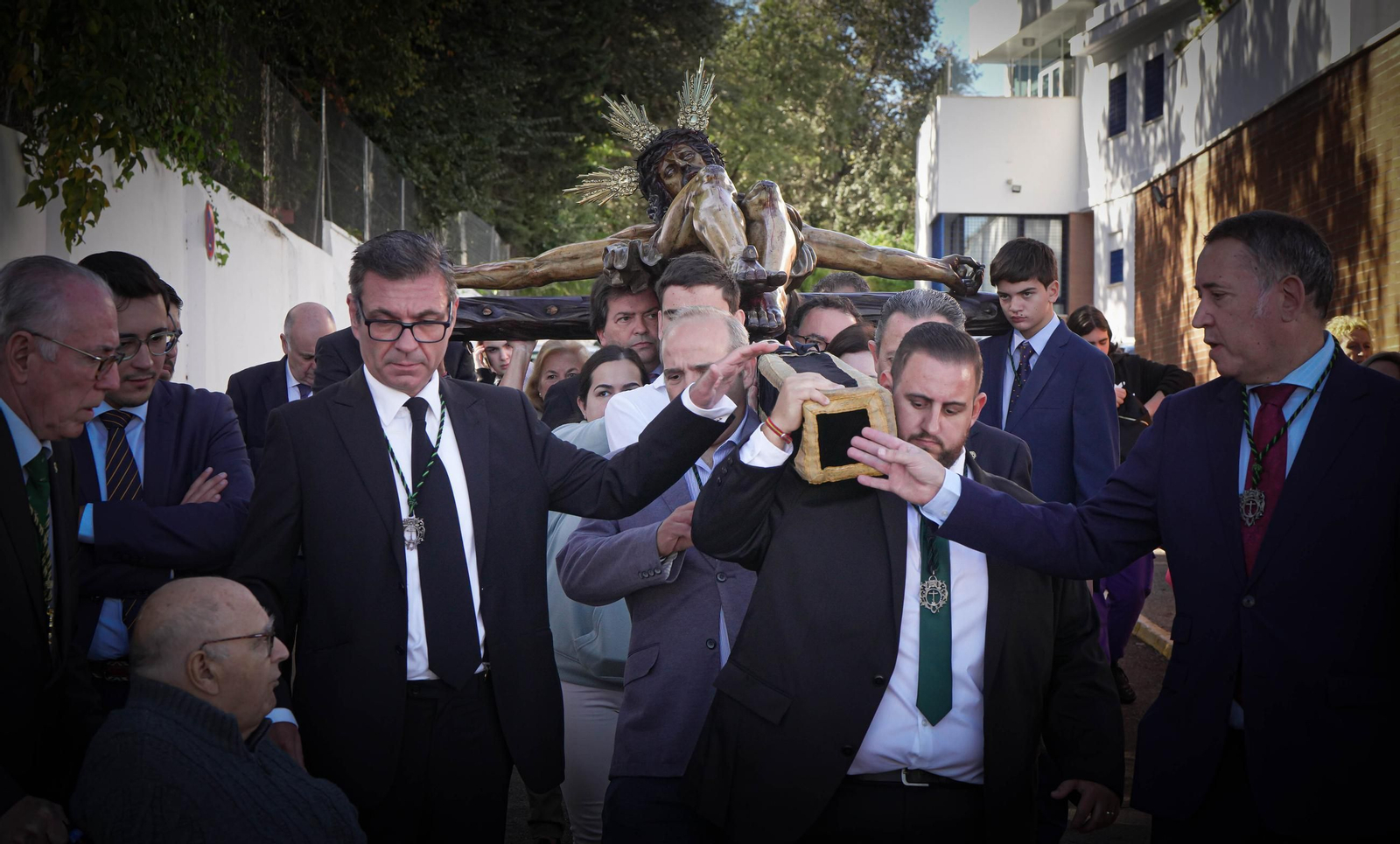 Imágenes del Cristo de la Esperanza con los ancianos del San Juan Grande en Jerez