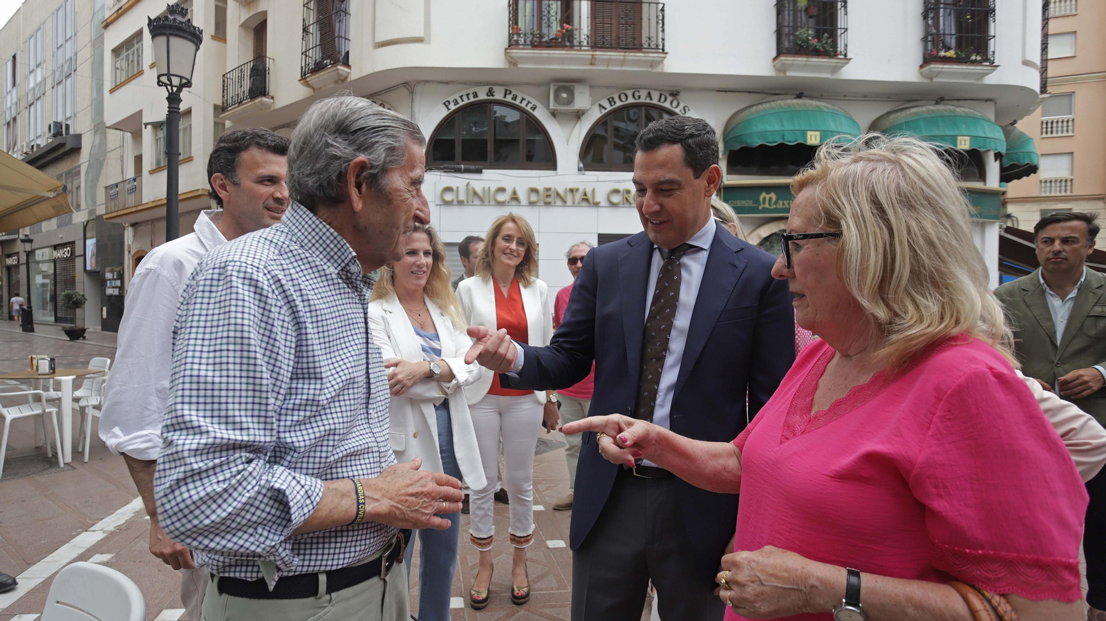 Fotos de la visita de Juanma Moreno a La Línea
