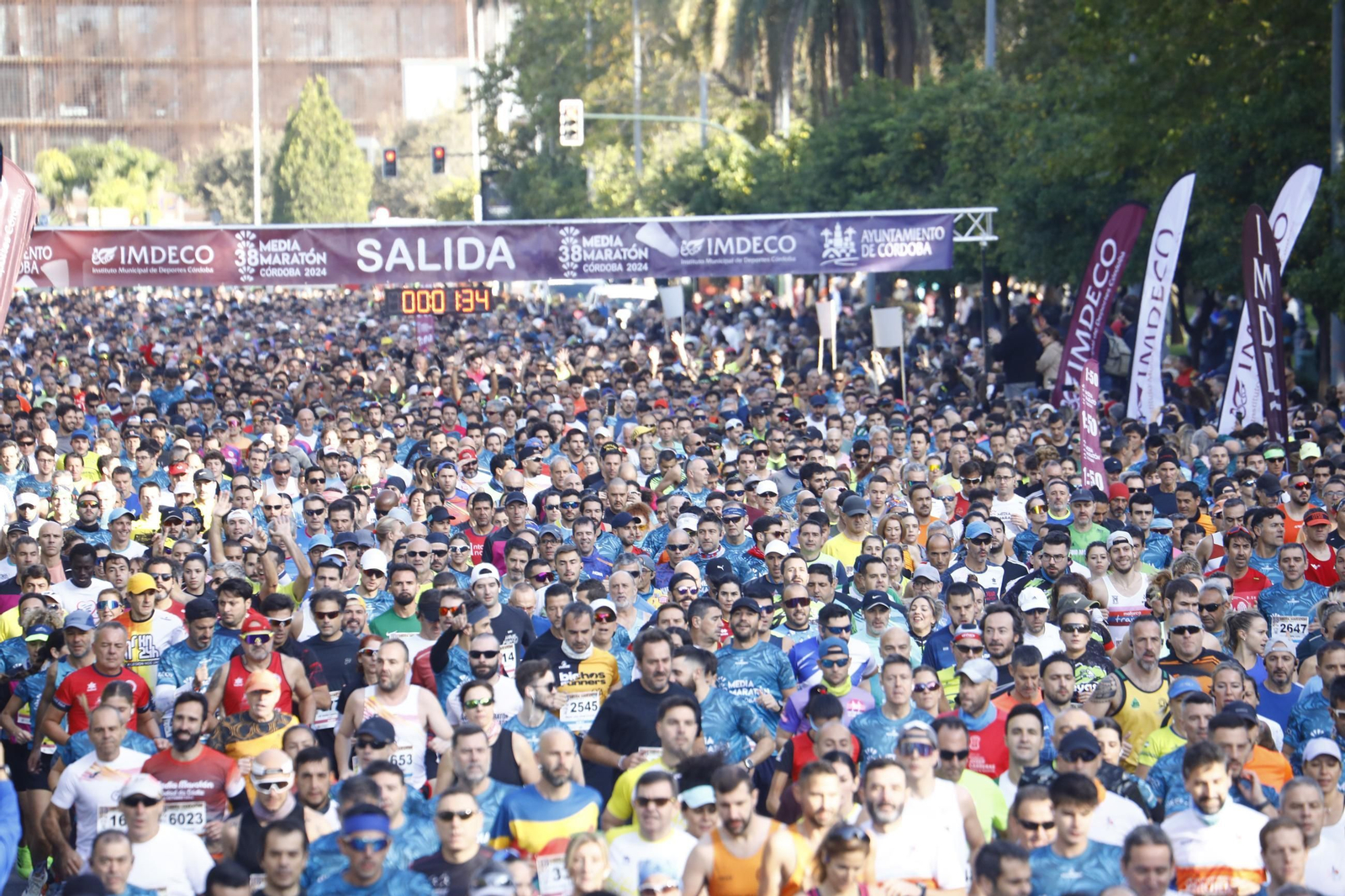 Las mejores fotos de la salida de la Media Maratón de Córdoba 2024