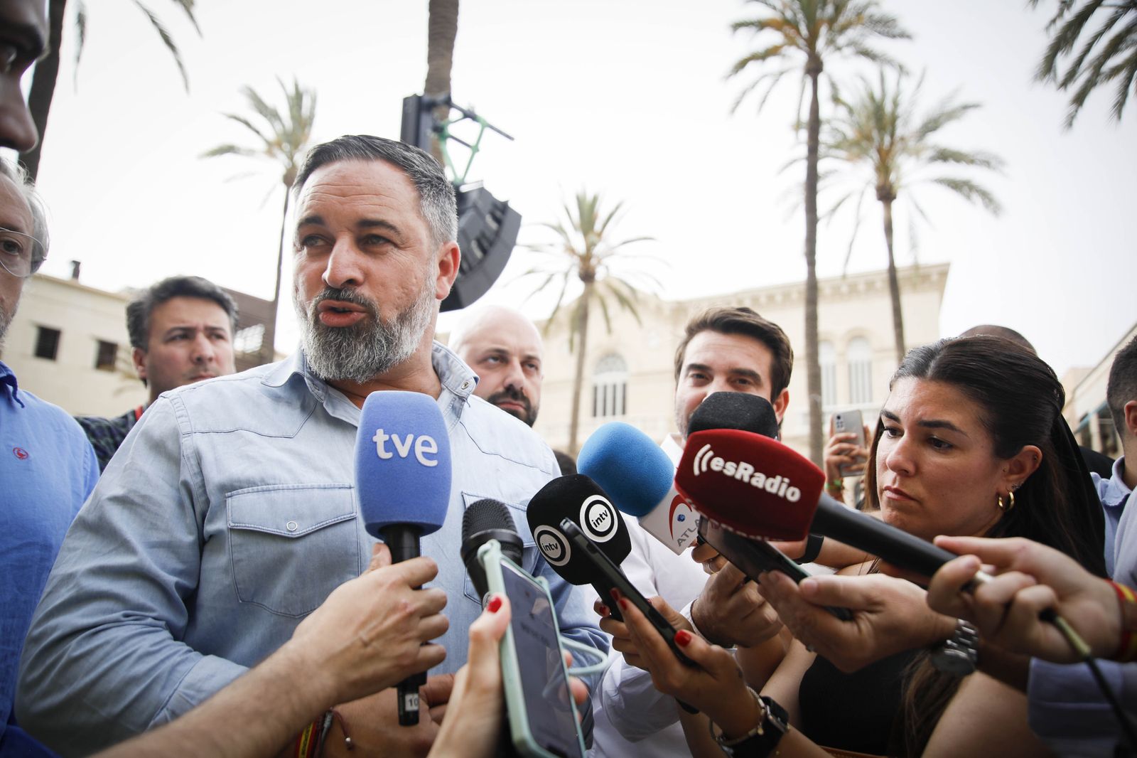 Imágenes de campaña para las elecciones europeas de VOX