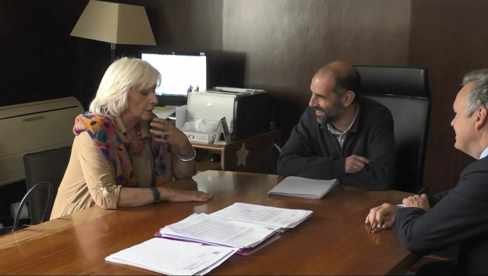 Un momento de la reunión celebrada en la alcaldía de la Villa, entre Antonio Romero y Teófila Martínez