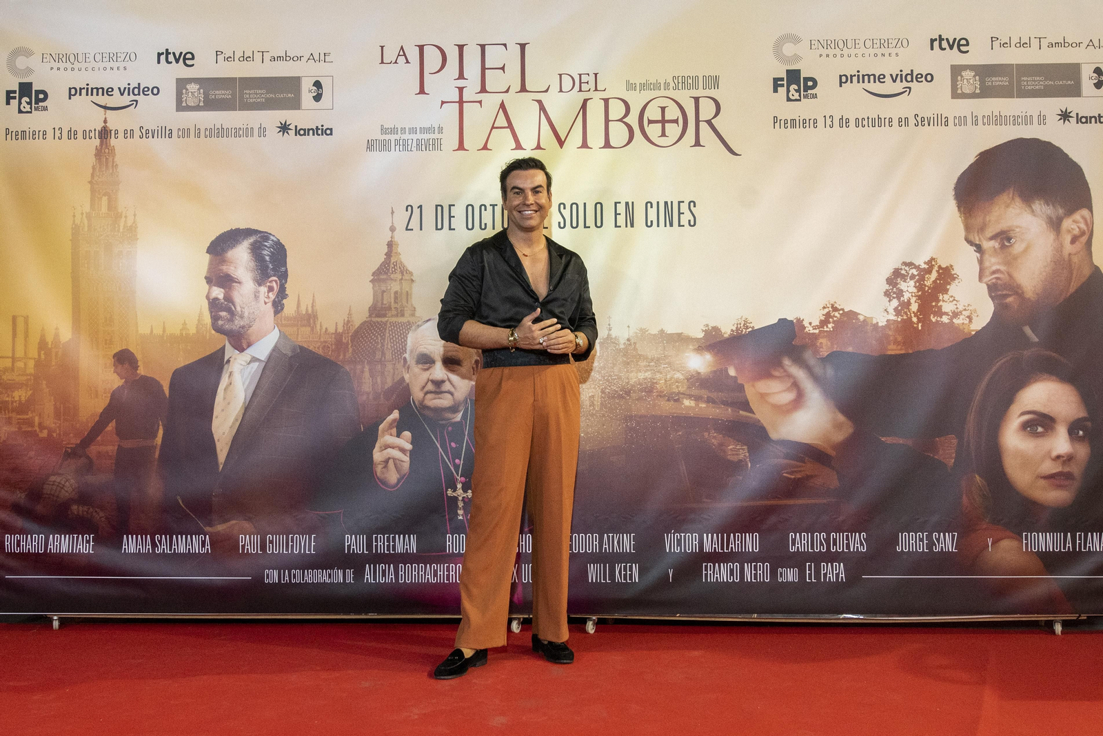 Las imágenes del preestreno de 'La piel del tambor' en Sevilla