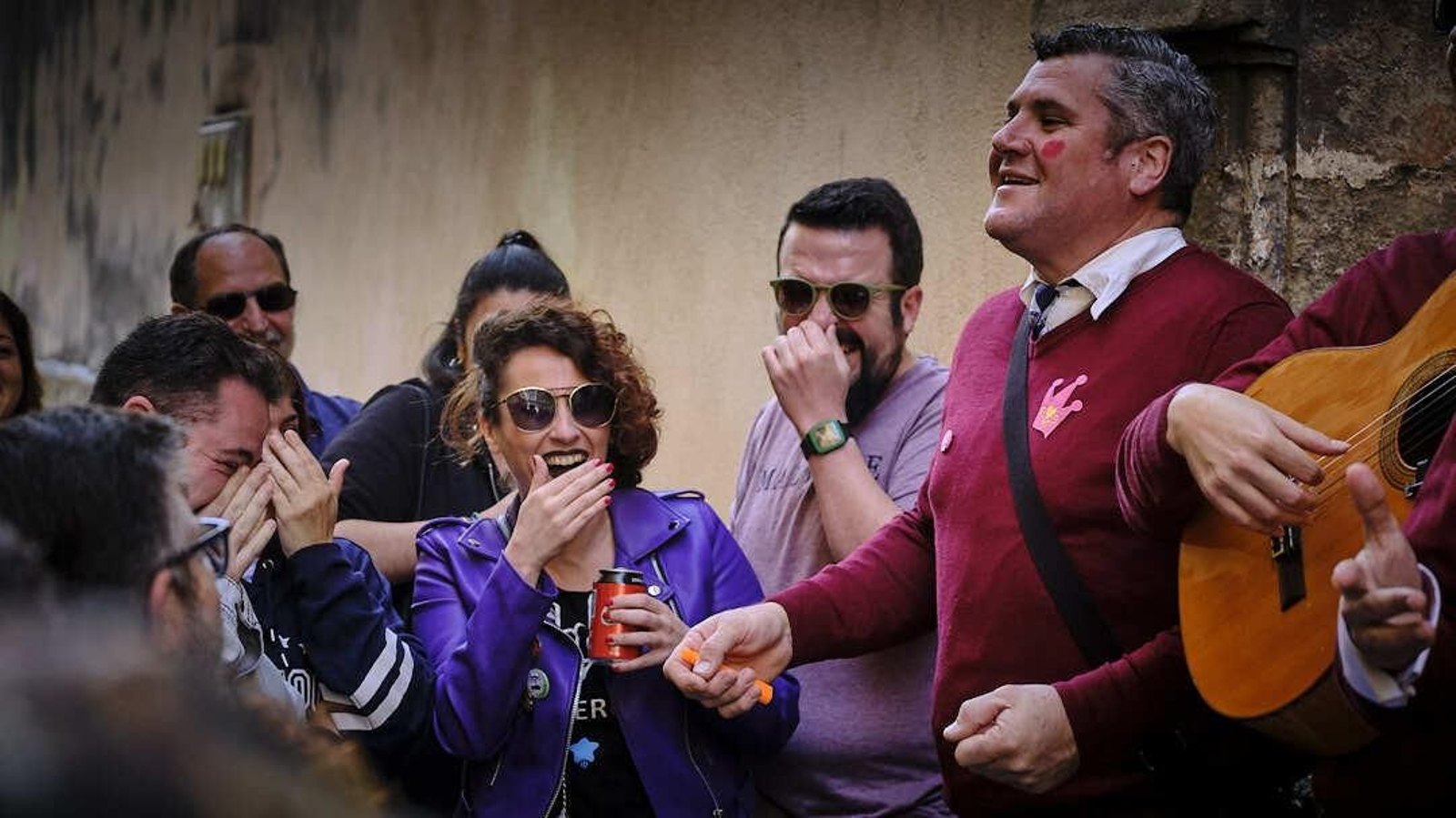 Público disfrutando de los chicos de la 'Escolanía del colegio super privado Reina Leticia'.