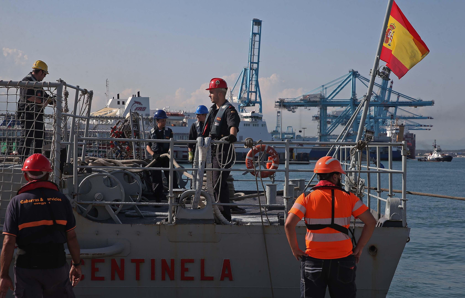 La llegada del patrullero de la Armada 'Centinela' al puerto de Algeciras, en imágenes
