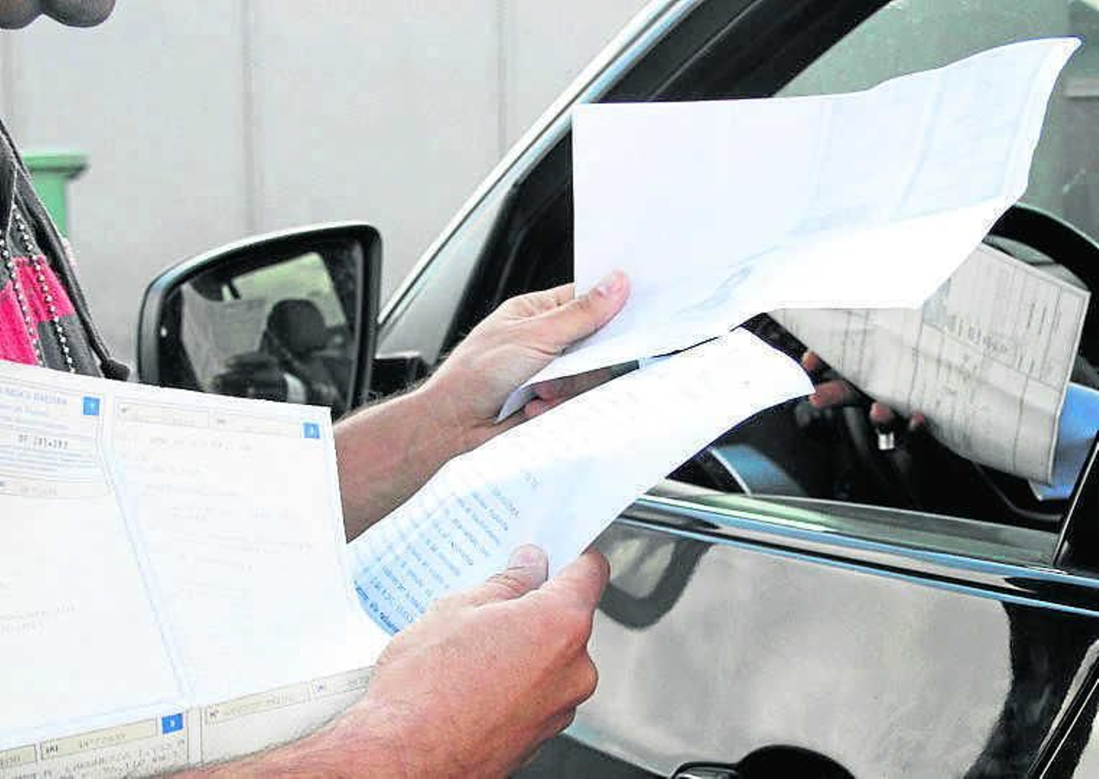 Imagen de archivo de una compraventa de un vehículo.