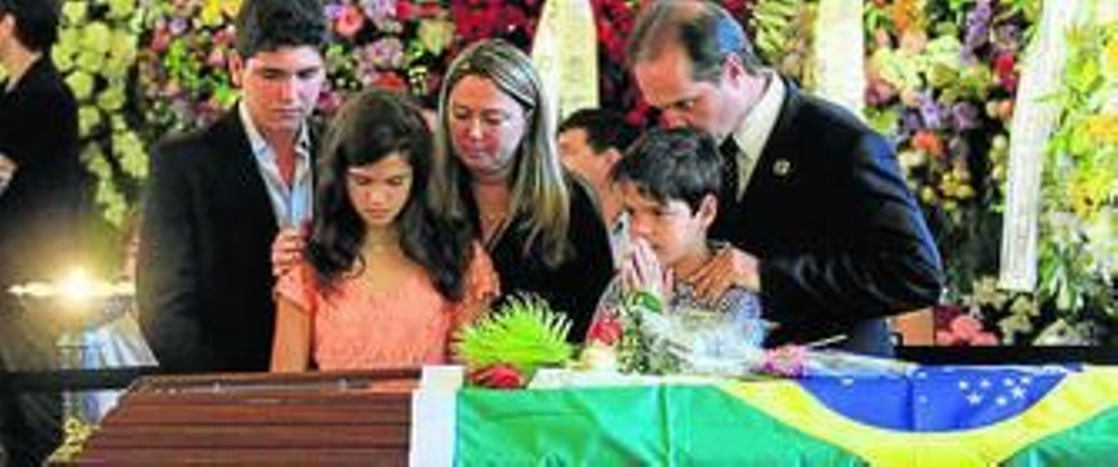 Nietos y bisnietos de Oscar Niemeyer, en la capilla ardiente.
