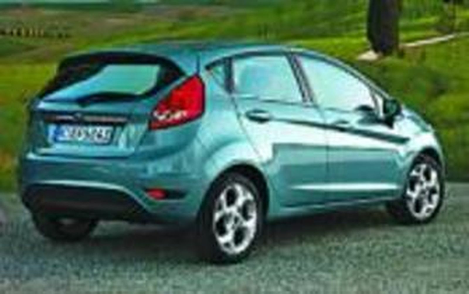 La versión de tres puertas del nuevo Fiesta presenta mayor robustez y tiene detalles muy deportivos.