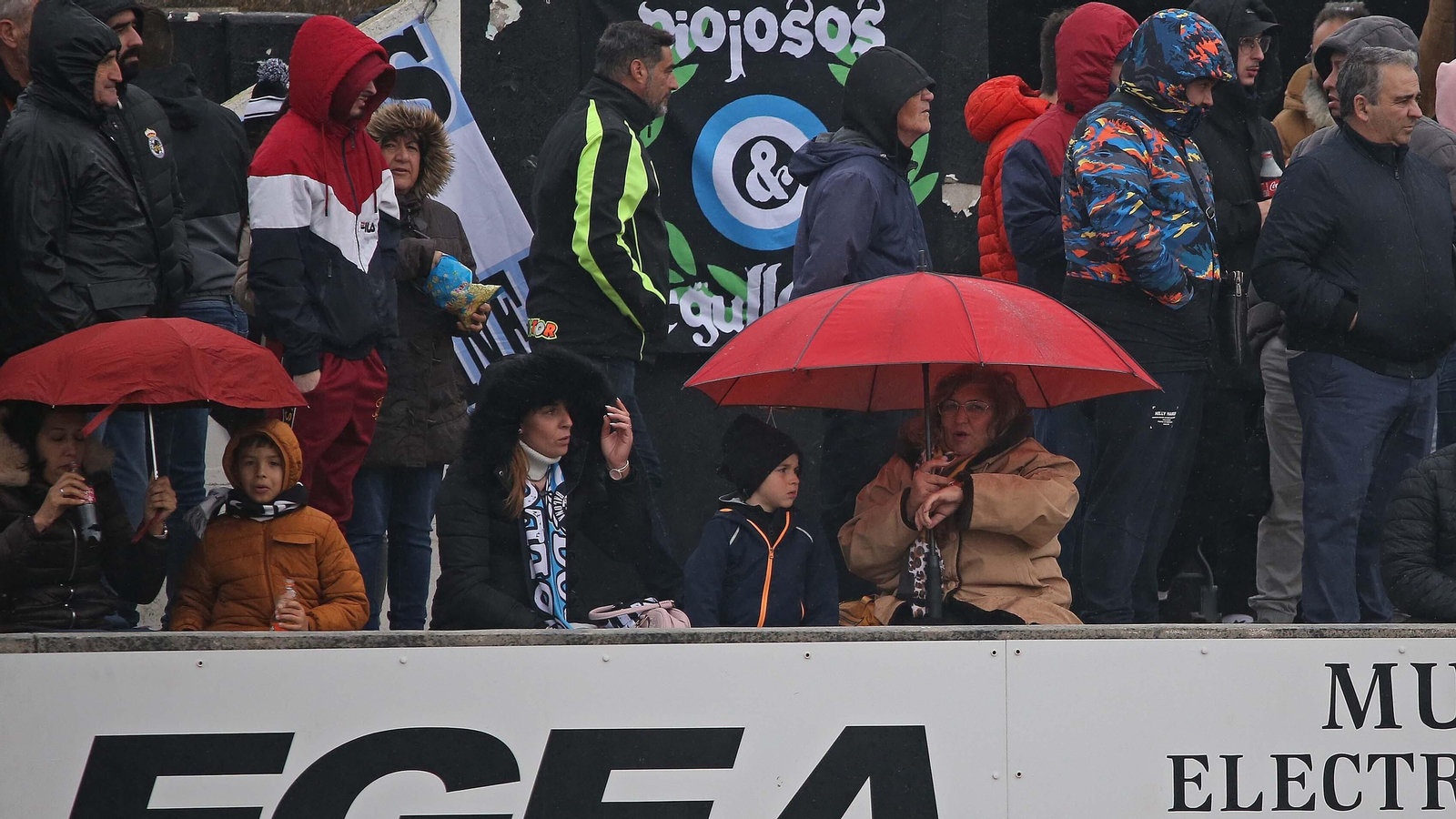 Fotos de la afición en el estadio municipal de La Línea