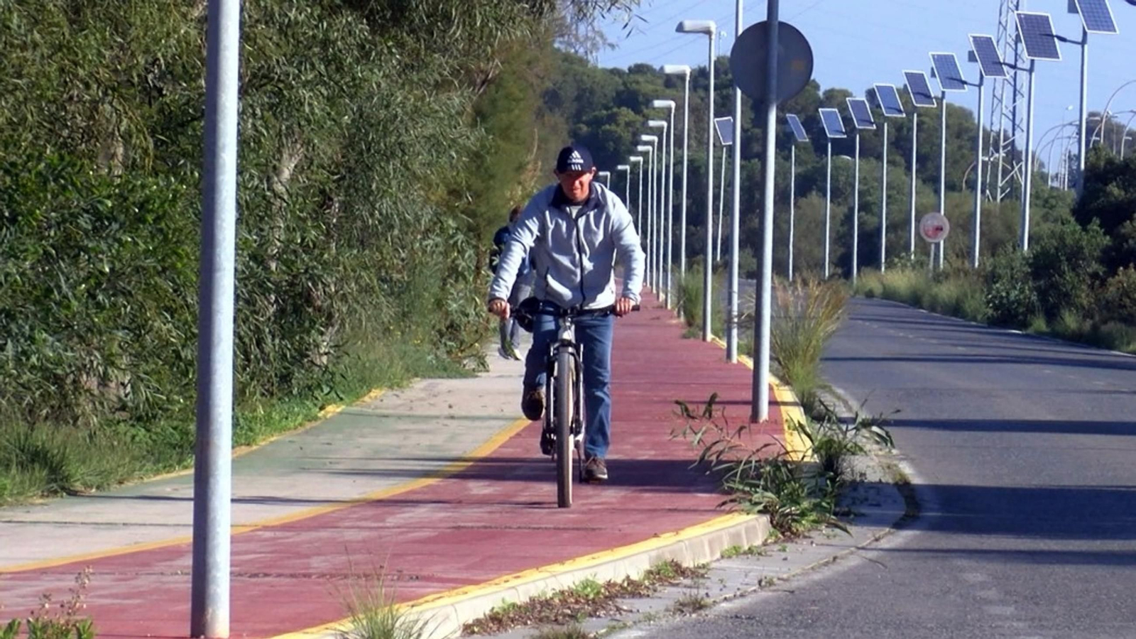 Farolas fotovoltaicas en la Avenida de la Universidad en Puerto Real