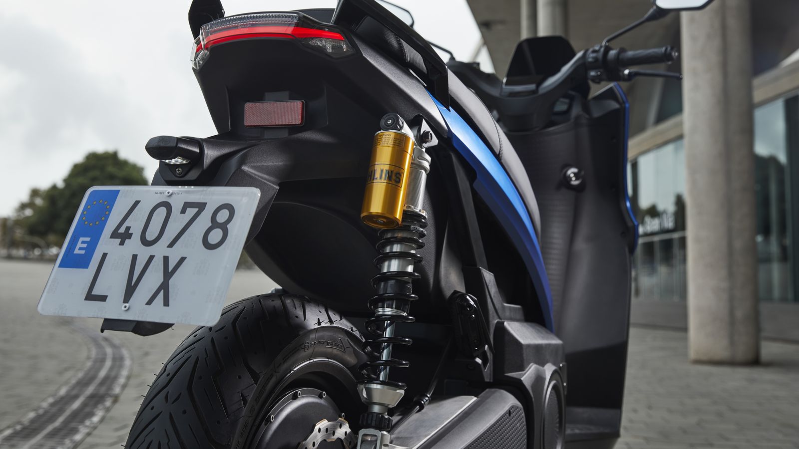 Algunos elementos del chasis han sido optimizados, como es el caso de la suspensión trasera con un amortiguador firmado por Öhlins.