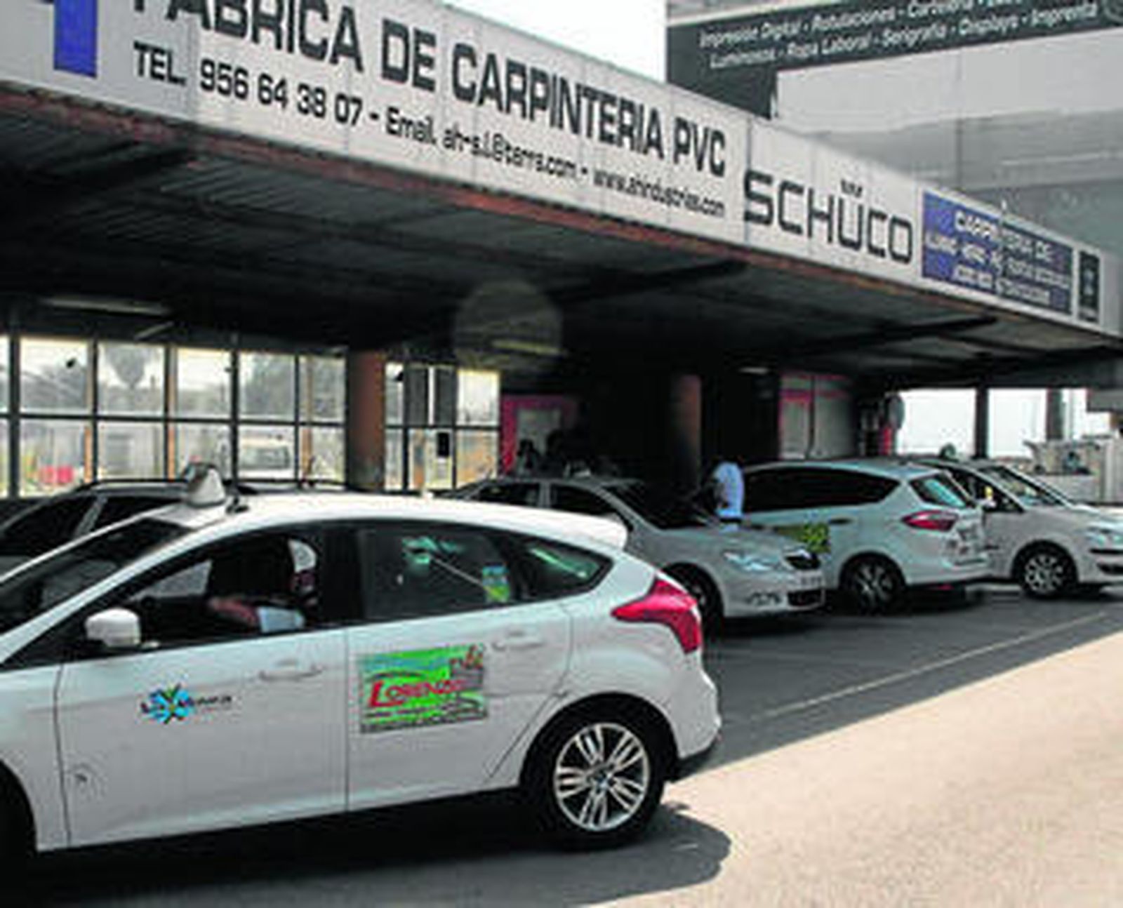 Taxis en la parada de la frontera, en una imagen reciente.