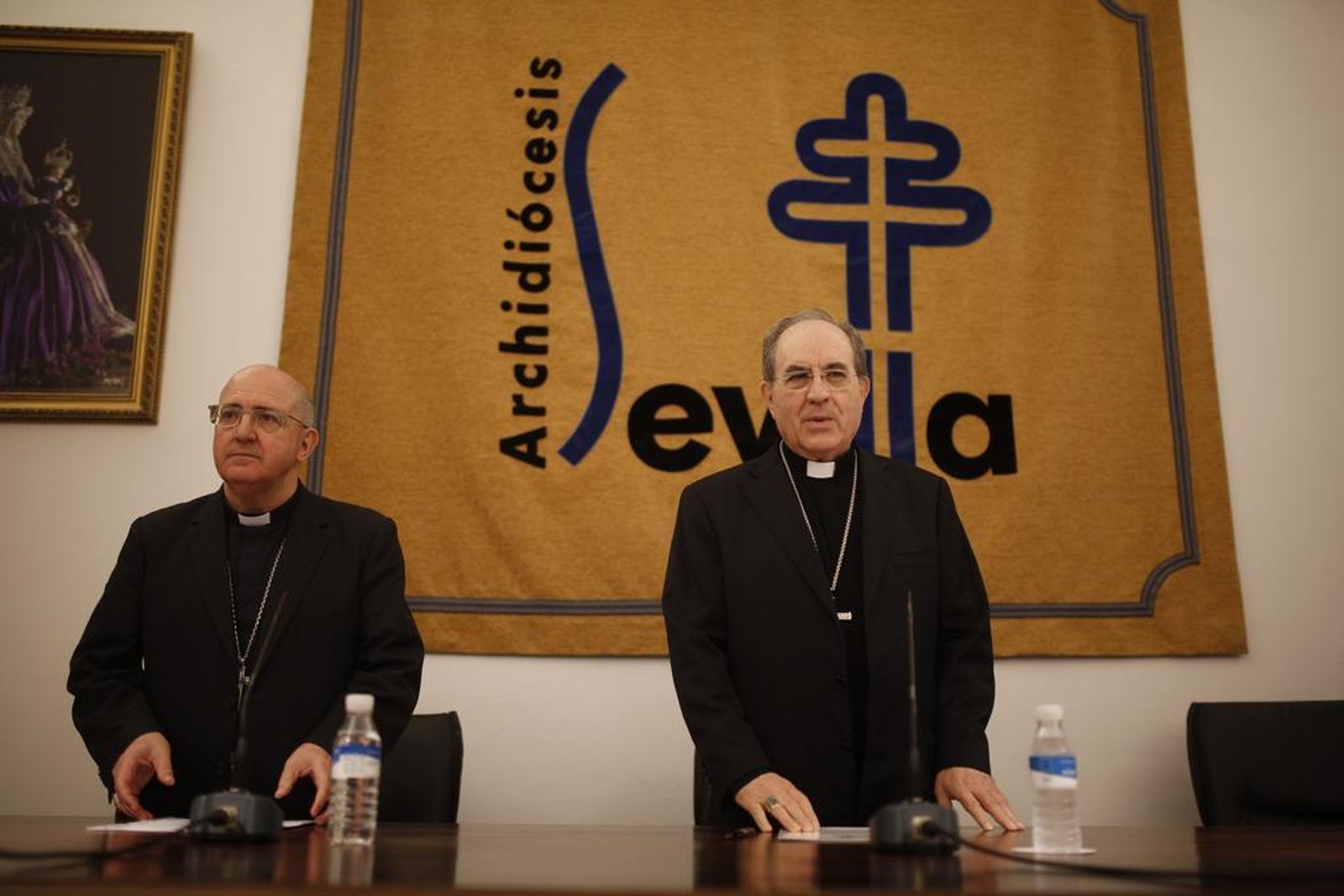 Monseñor Santiago Gómez Sierra y monseñor Juan José Asenjo en la rueda de prensa de hoy.