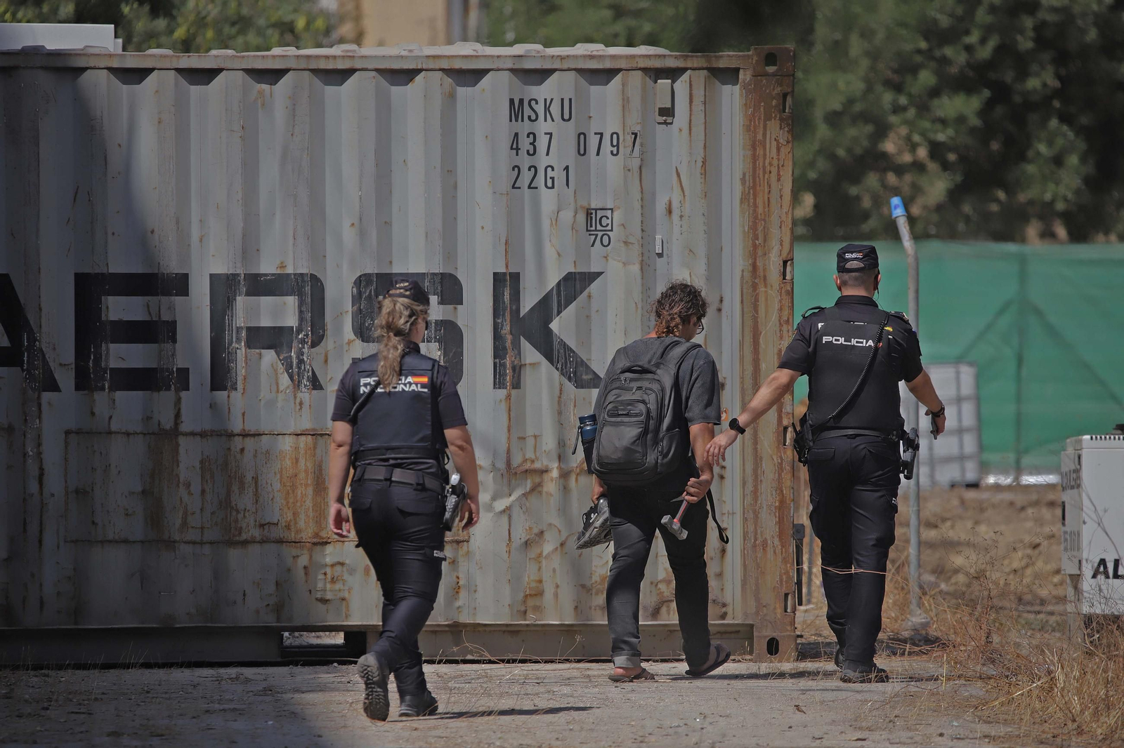 Fotos del escape de gas natural provocado por la rotura de una tubería en las obras anexas al hotel AC en Algeciras