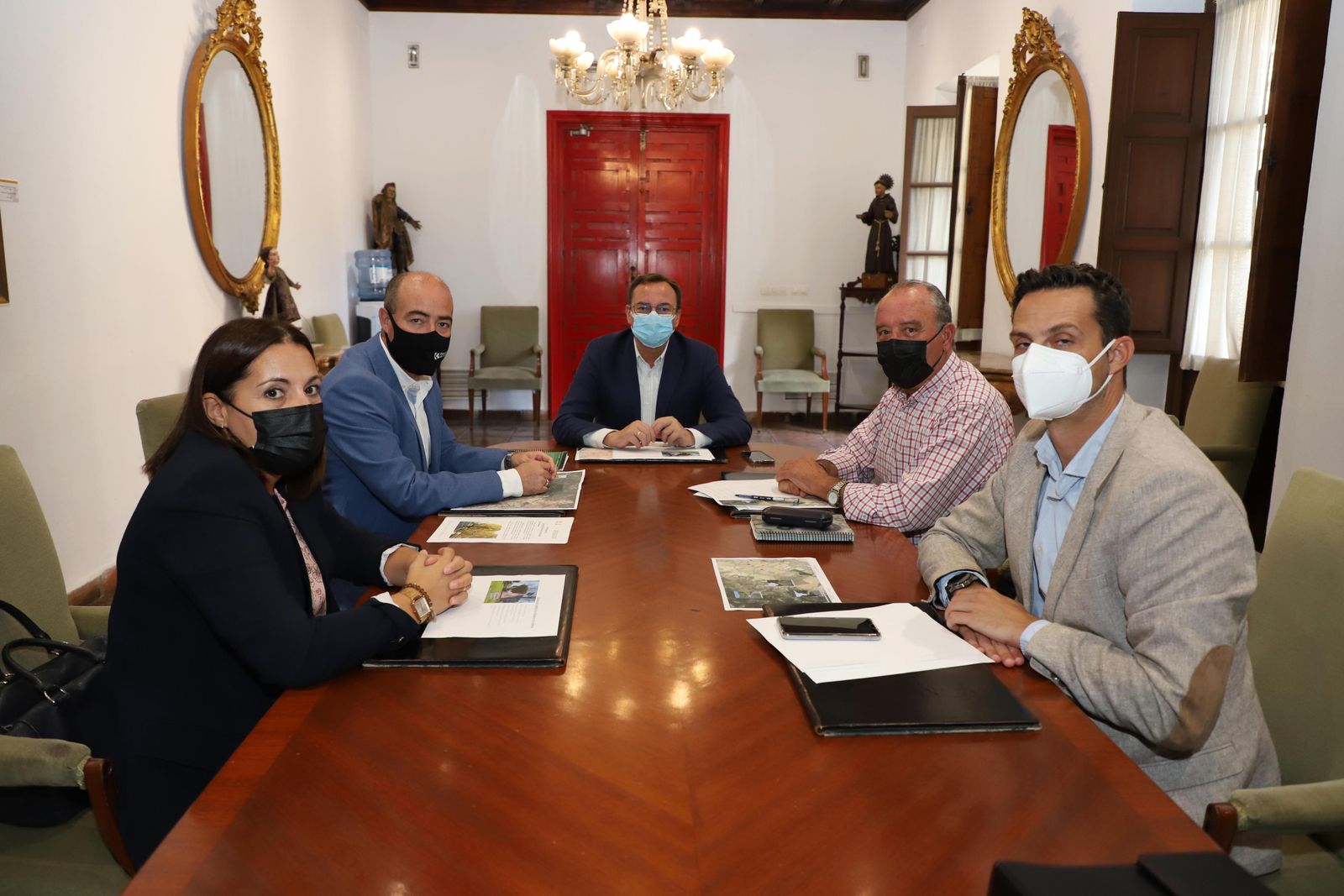 Reunión con la DGT en la sede de la Diputación.