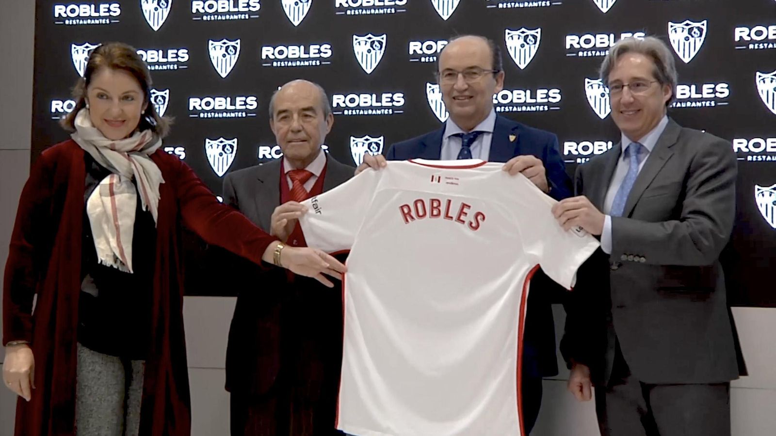 Robles Grupo siempre ha estado muy ligado al Sevilla Fútbol Club. Robles Grupo siempre ha estado muy ligado al Sevilla Fútbol Club.