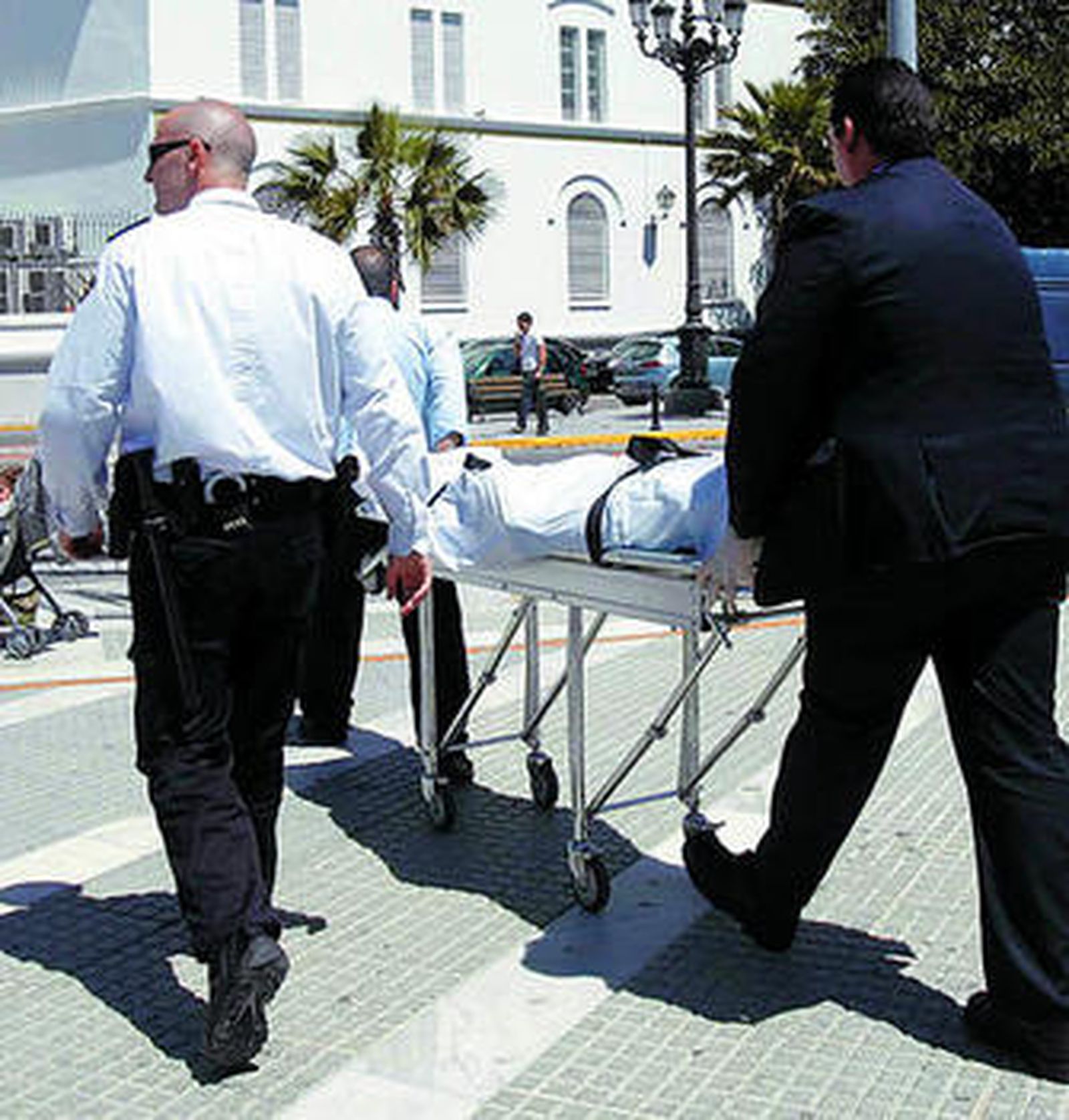 El cadáver fue trasladado para serle practicada la autopsia.