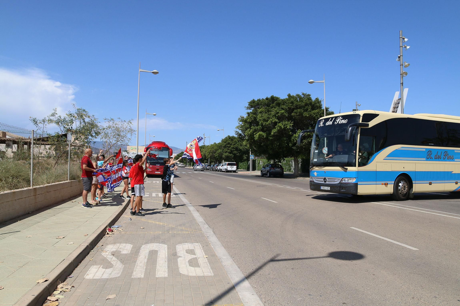Fotogalería de la salida del Almería hacia Leganés