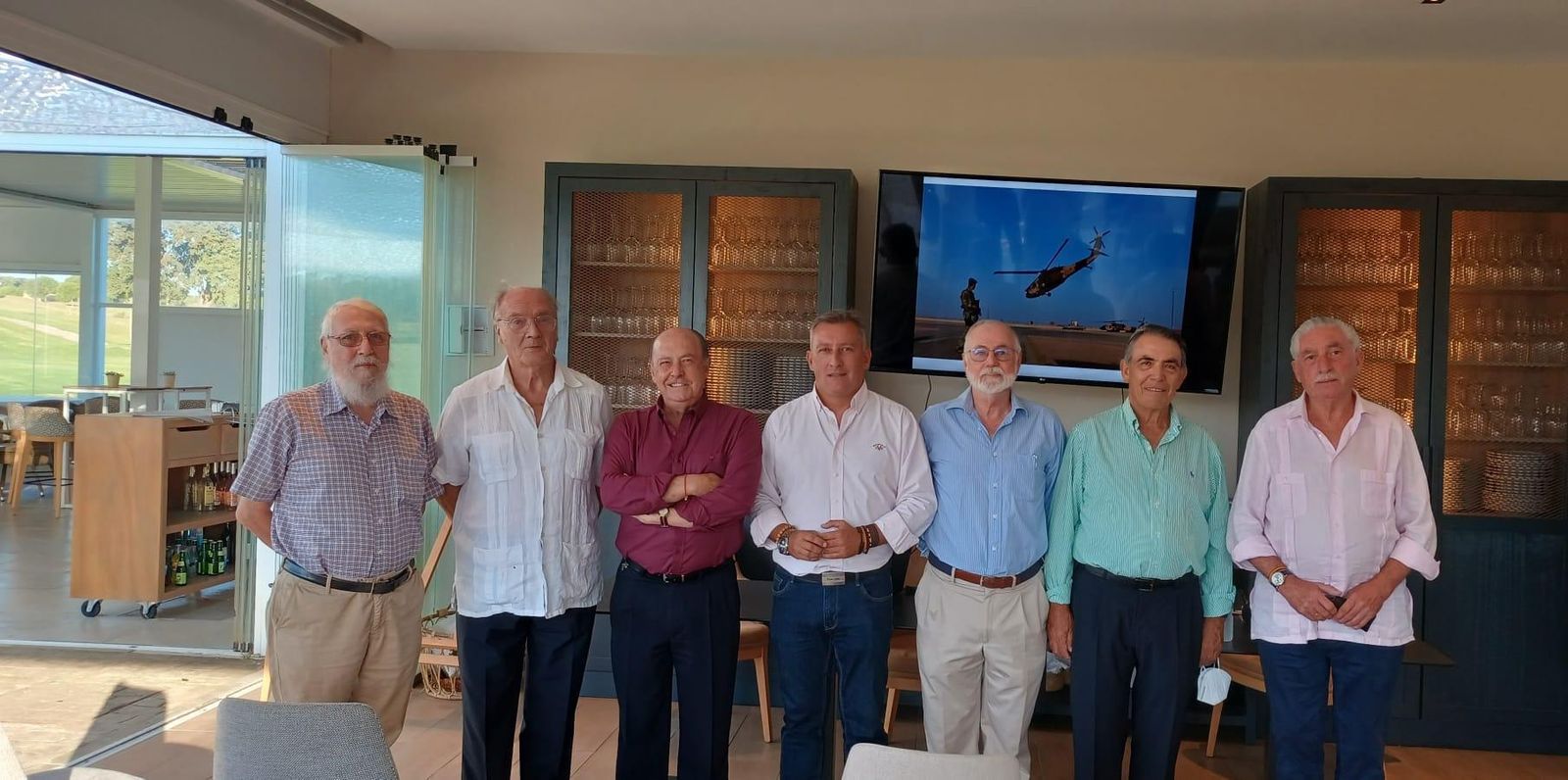 Carlos Rufo, Guillermo Cervera, Jaime Rocha, Javier Taboas, José María Lavilla, Jesús Álvarez y Antonio Gómez de Barreda tras finalizar el coloquio organizado por la Sociedad Puertorrealeña de Amigos del País.