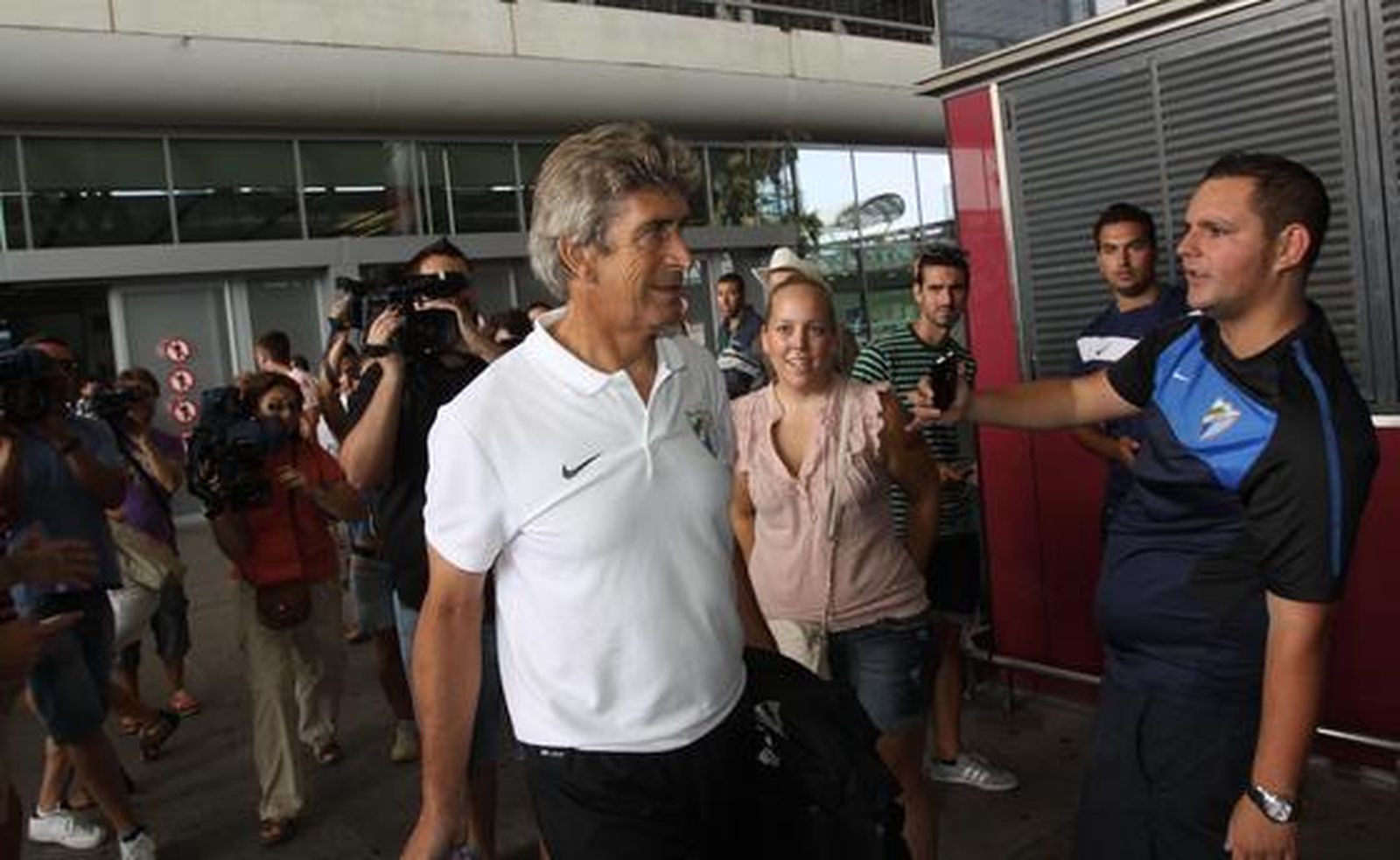 Llegada del club al aeropuerto de Málaga 

Foto: Migue Fernández