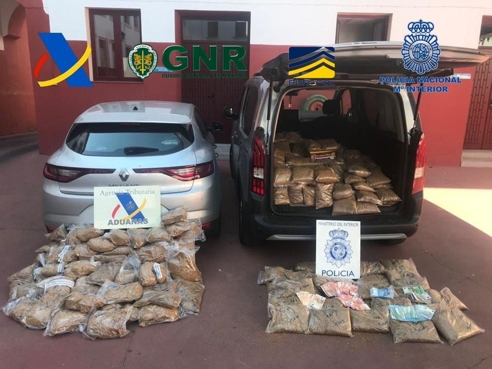 Desarticulada una una red de contrabando de tabaco con fábricas clandestinas en Sevilla, Córdoba, Málaga y Cádiz.
