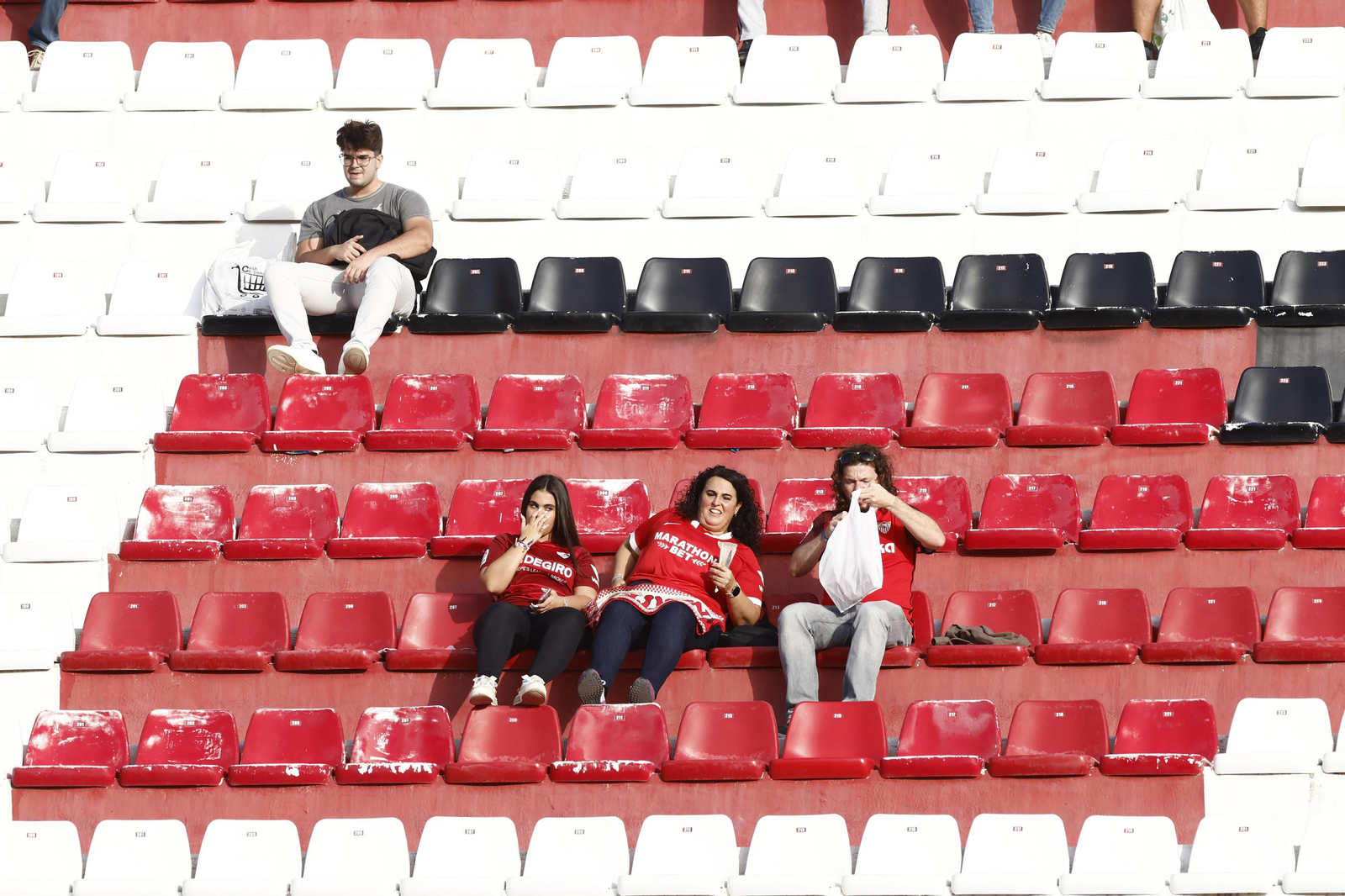 Búscate en las fotos del Sevilla-Valencia