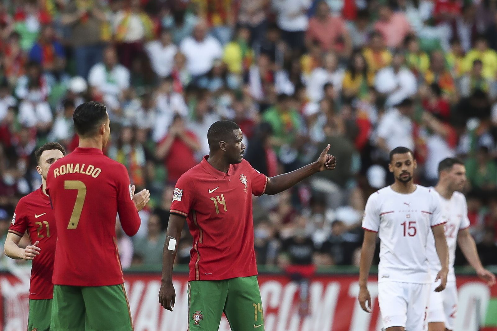 William Carvalho celebra su gol ante Suiza.