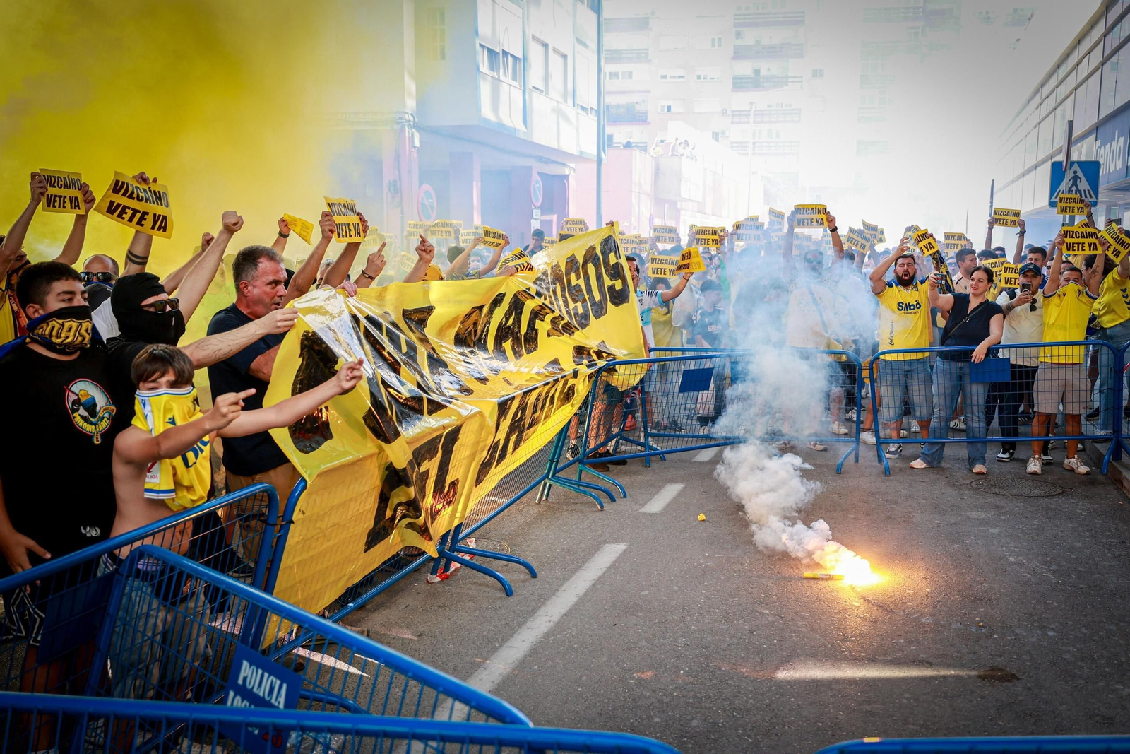 Protesta de aficionados del Cádiz el pasado domingo.