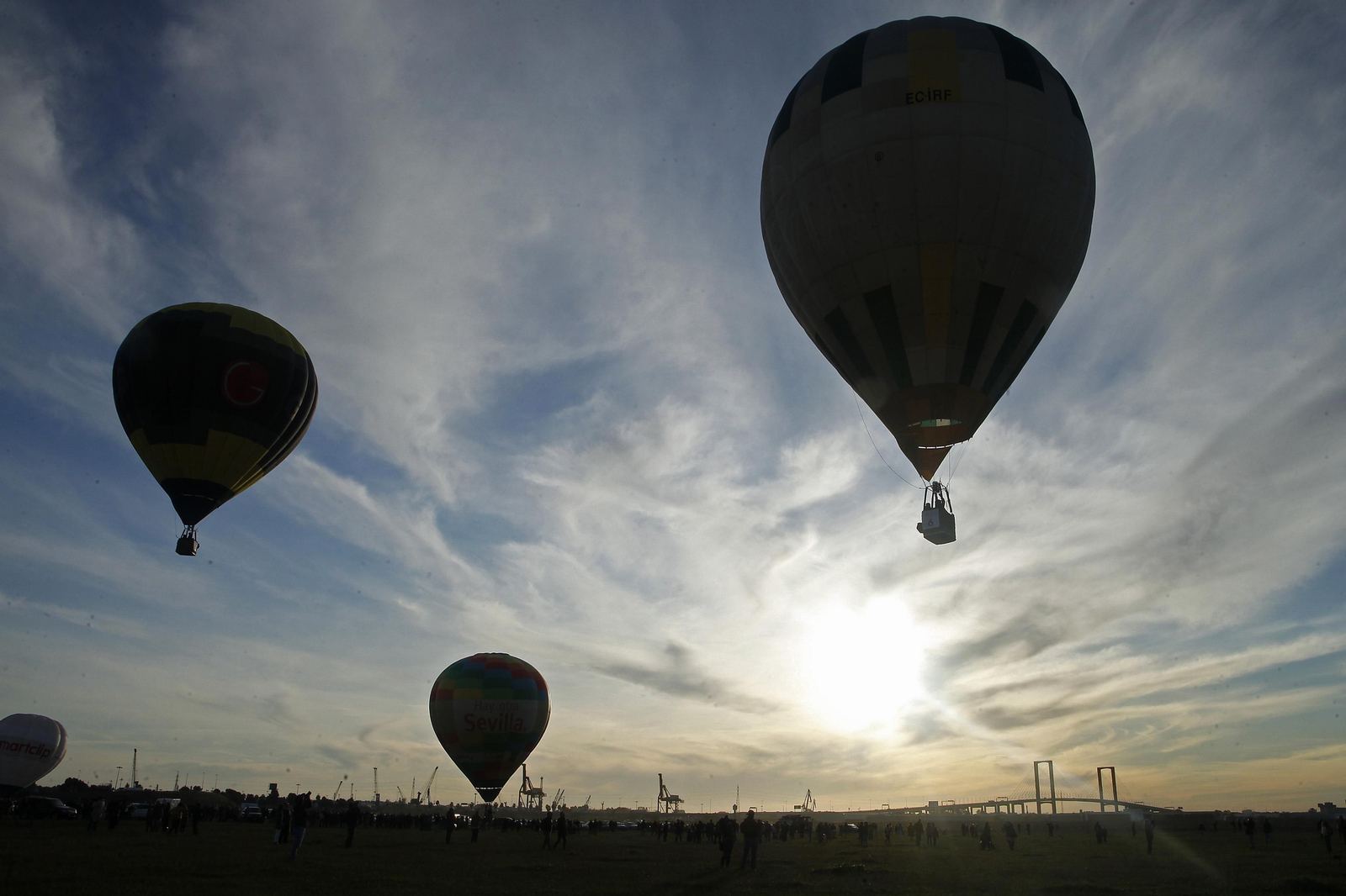 Colaborar en la iniciativa conlleva la posibilidad de subir en un globo hasta los diez metros de altura.