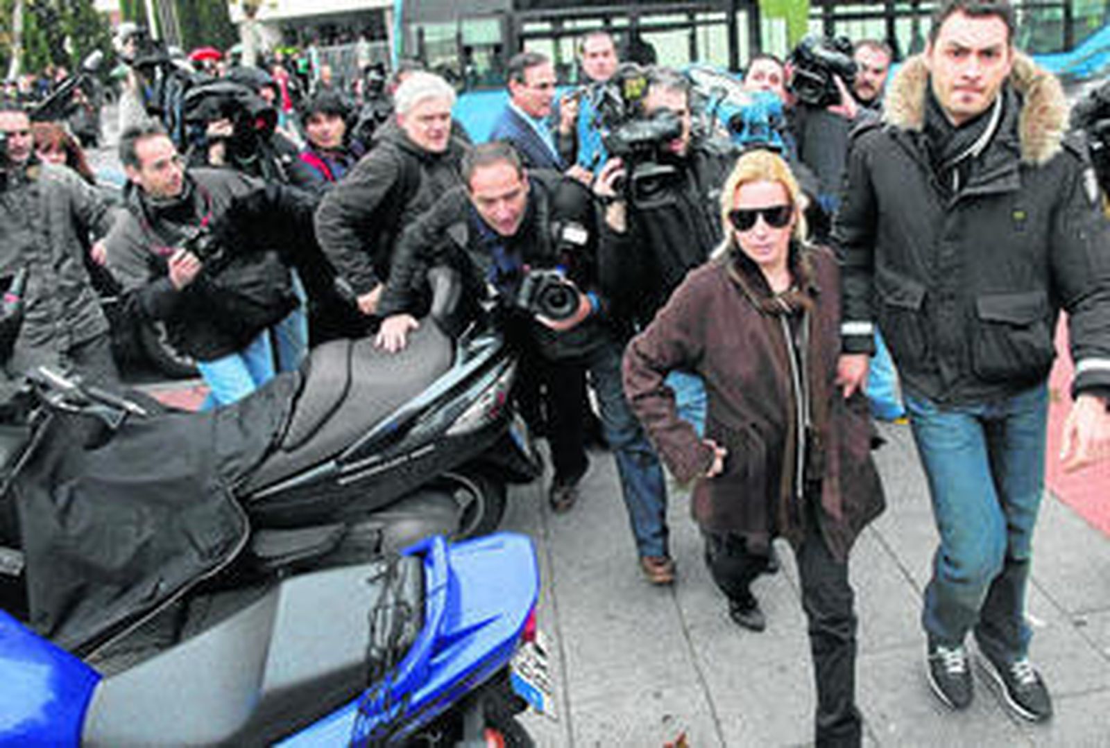 Marta sigue imputada tras declarar