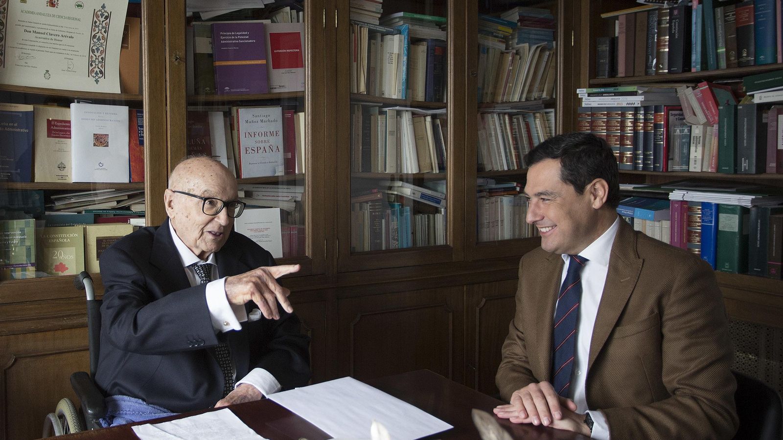 Manuel Clavero y Juan Manuel Moreno, durante la reunión en casa del ex ministro
