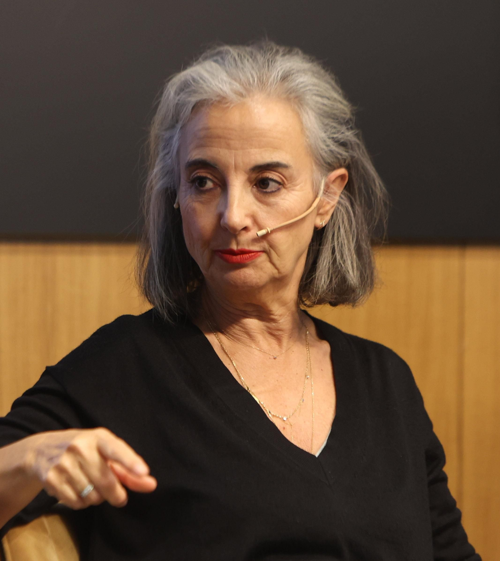 "Las rebajas son estupendas para ambas partes siempre que estén reguladas” Cuqui Castellanos, propietaria de la boutique Cuqui Castellanos "Las rebajas son estupendas para ambas partes siempre que estén reguladas” Cuqui Castellanos, propietaria de la boutique Cuqui Castellanos