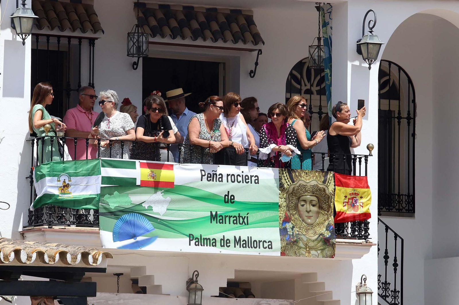 Imágenes del ambiente El Rocío y en Casas de Hermandades