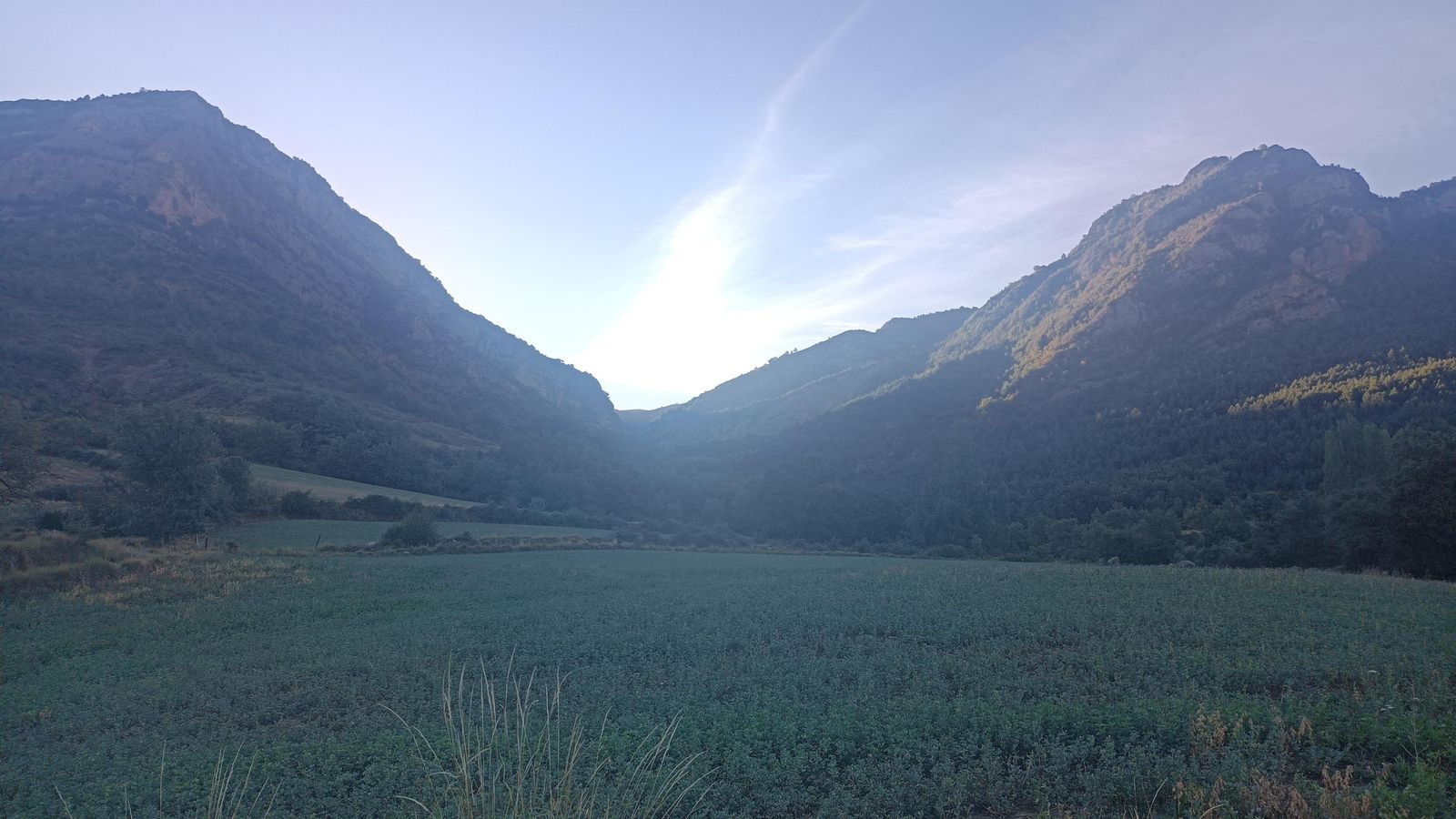 Esta etapa avanzará en todo momento entre las montañas y el río Isábena