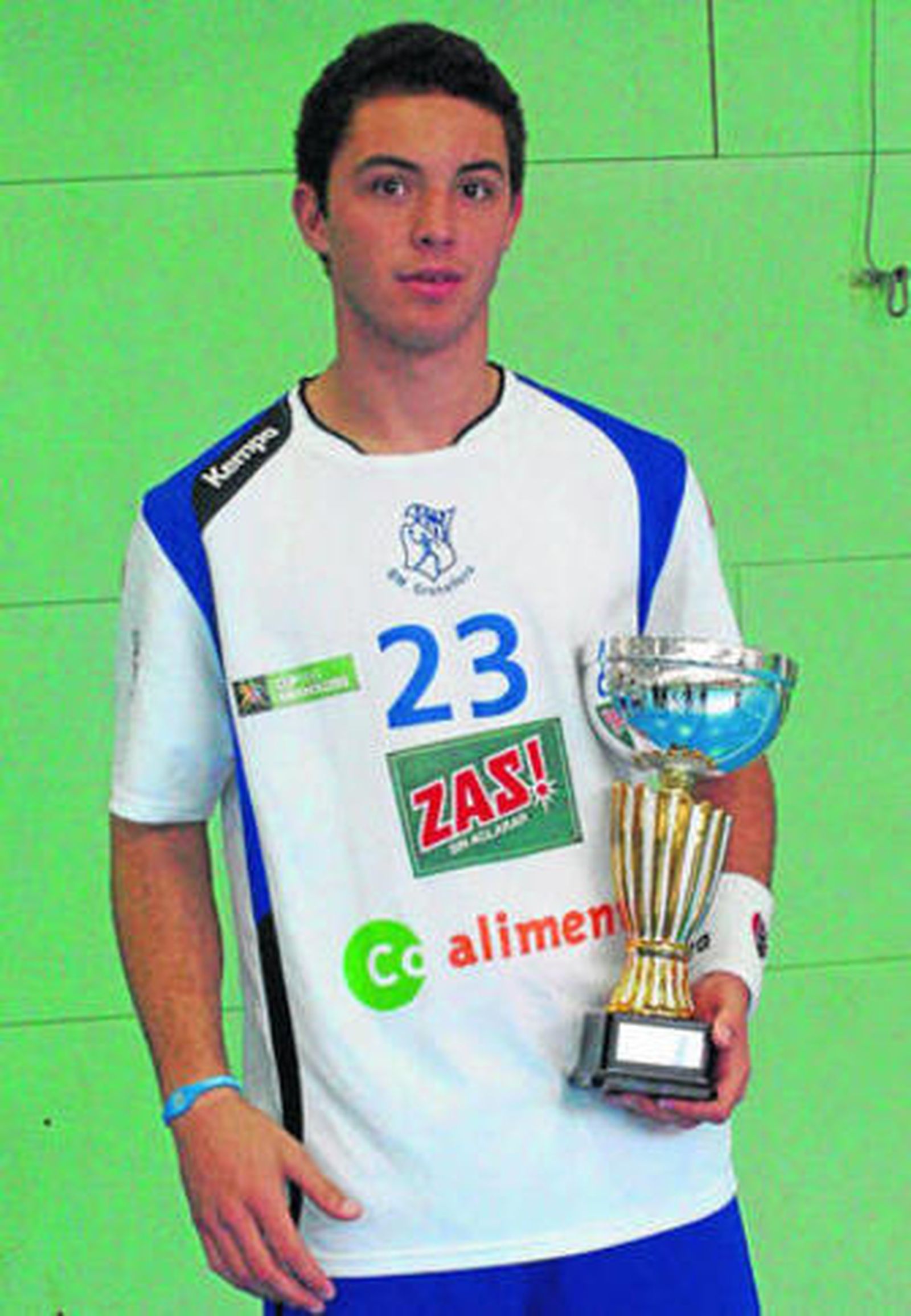 David Herrera, con el trofeo de campeón de Cataluña de 2009.