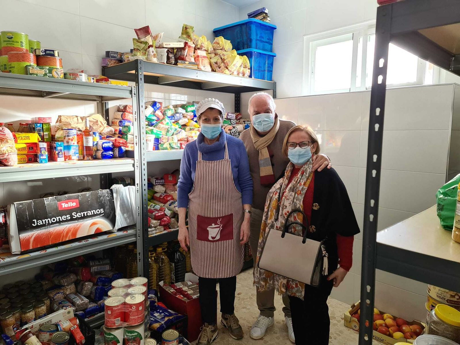 Entrega de víveres a La Olla Solidaria.