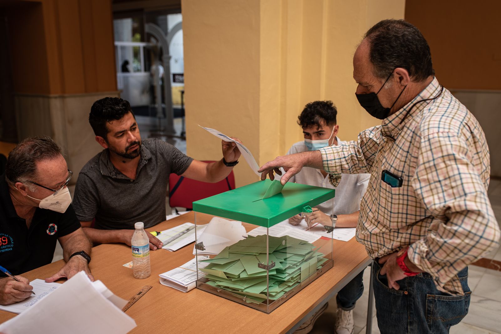 Imágenes de la jornada electoral en Huelva
