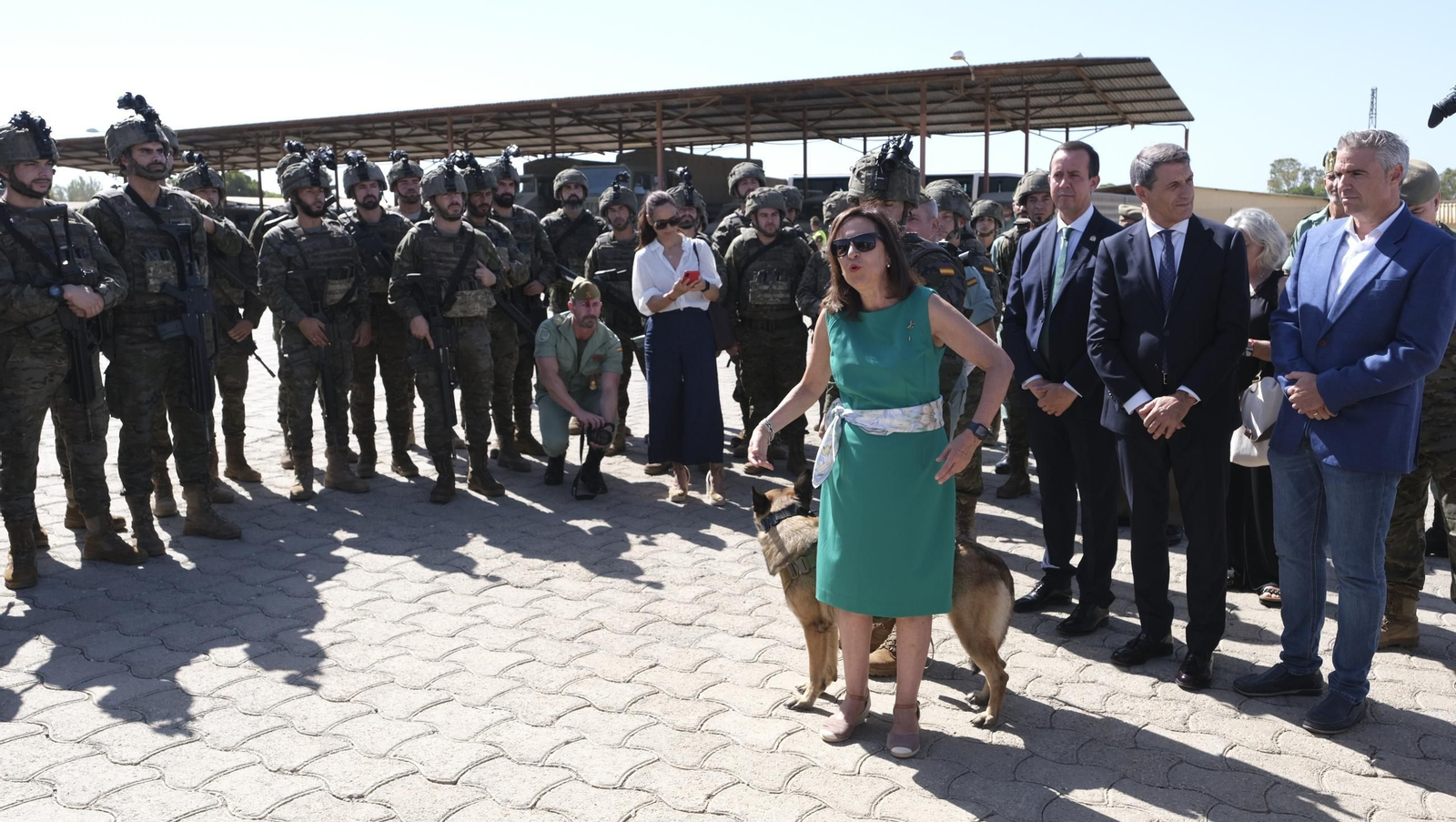 La Ministra de Defensa, Margarita Robles, visita la Base de La Legión en Viator, en imágenes