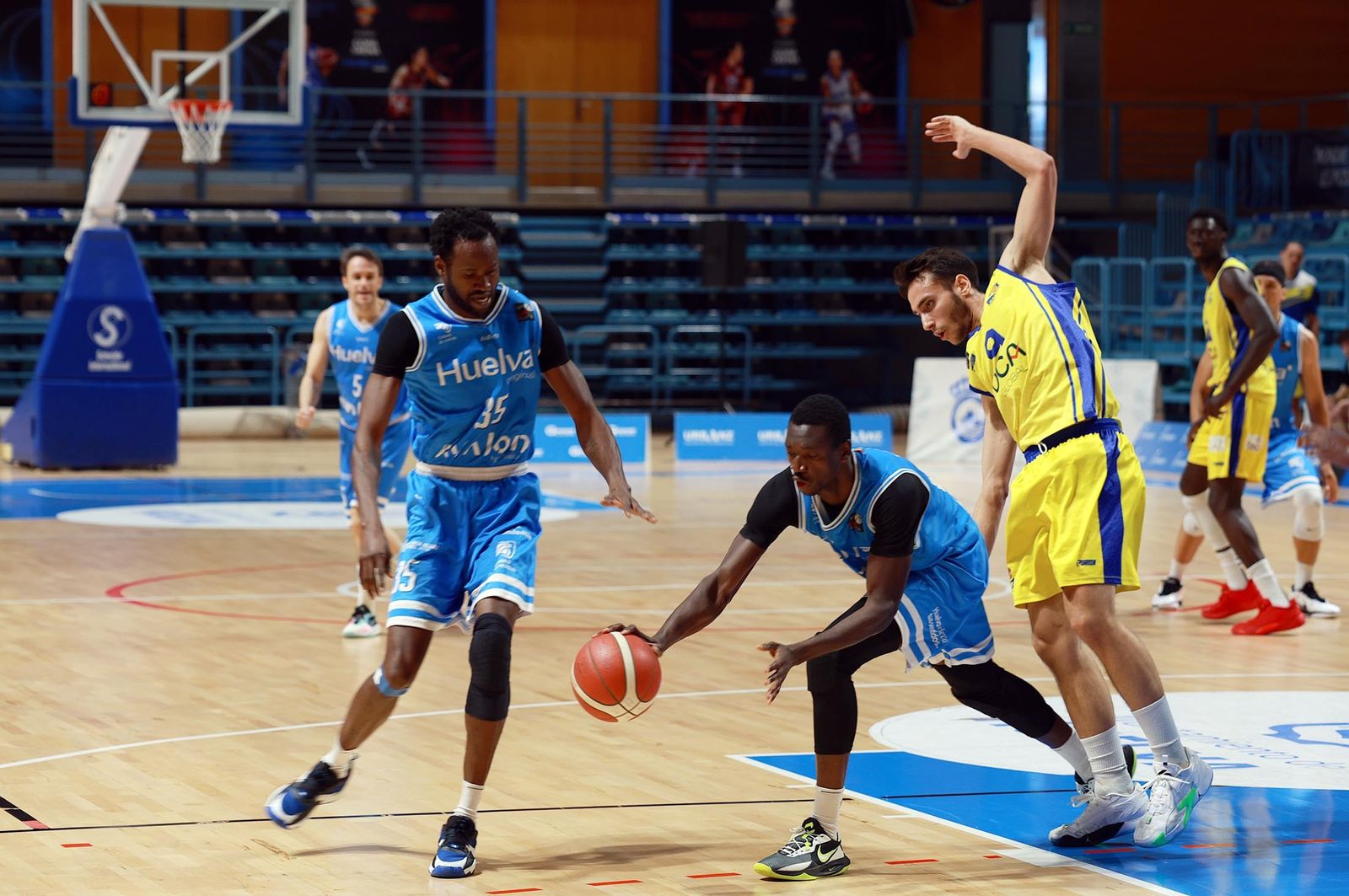 Las mejores imágenes del Ciudad de Huelva-CB Salou