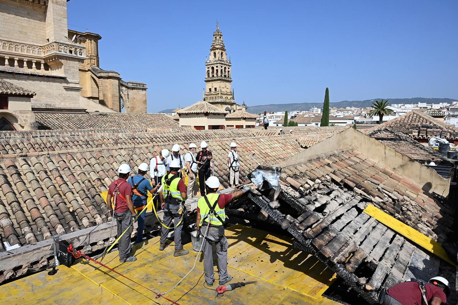 La visita del presidente de Icomos España a la Mezquita de Córdoba tras el incendio