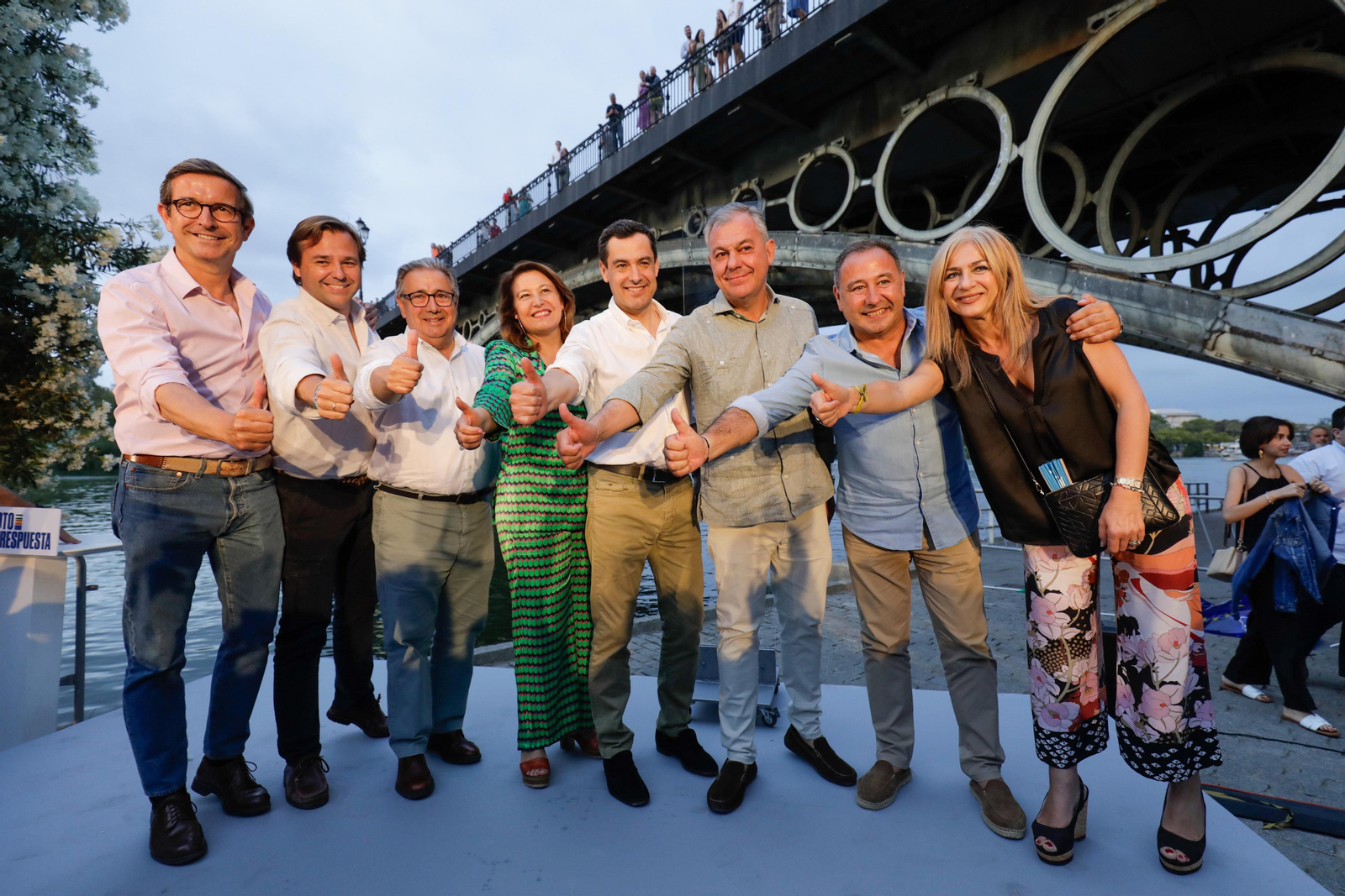 Acto de cierre de campaña del PP. Juanma Moreno, Carmen Crespo, Zoido, Ricardo Sánchez y José Luis Sanz..