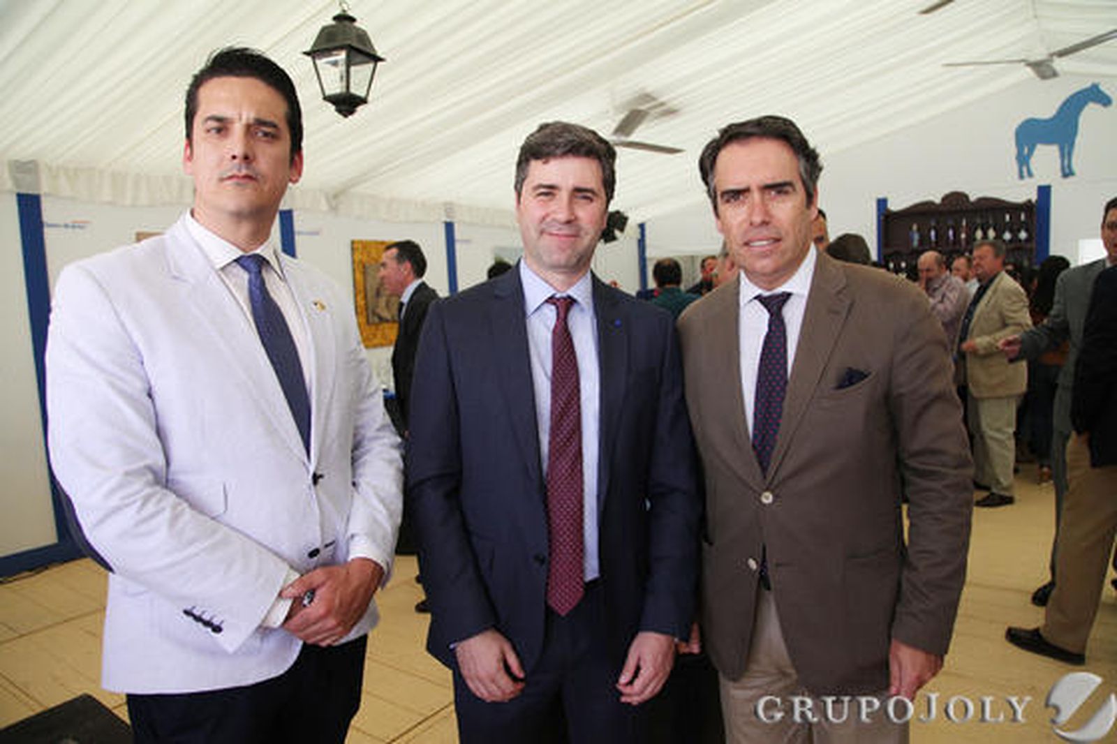 Adrián Domínguez, responsable de prensa del CNP, con el comisario de Policía, Carlos Serra Uribe, y el director de Diario de Jerez. 

Foto: Vanesa Lobo