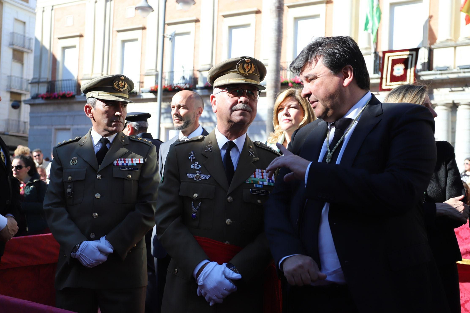 Ambiente  para recibir a la Legión en las calles de Huelva