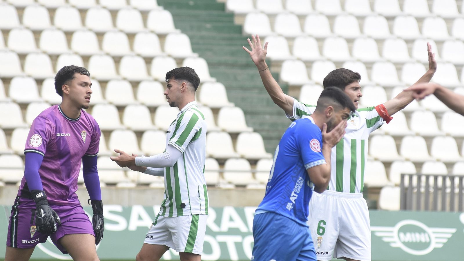 Carri se echa las manos a la cara tras fallar un penalti. Carri se echa las manos a la cara tras fallar un penalti.