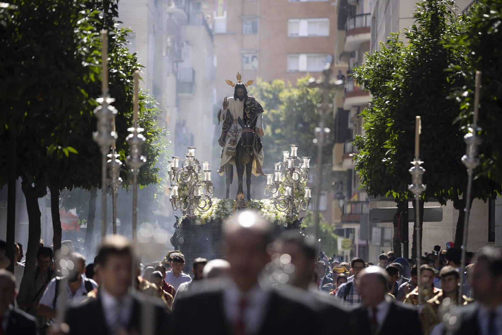 Imágenes de la salida extraordinaria de La Borriquita por las calles de Huelva