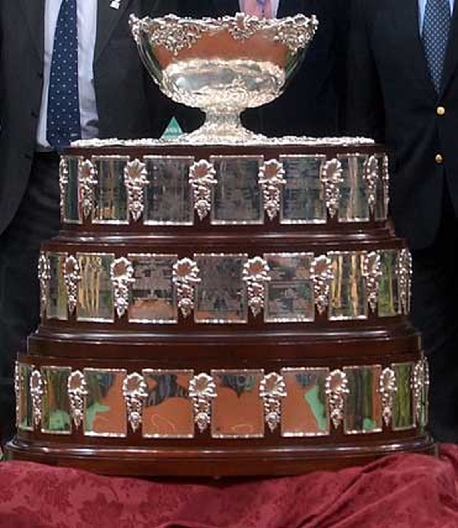 El trofeo de la Davis llegará el miércoles a Sevilla en barco por el Guadalquivir