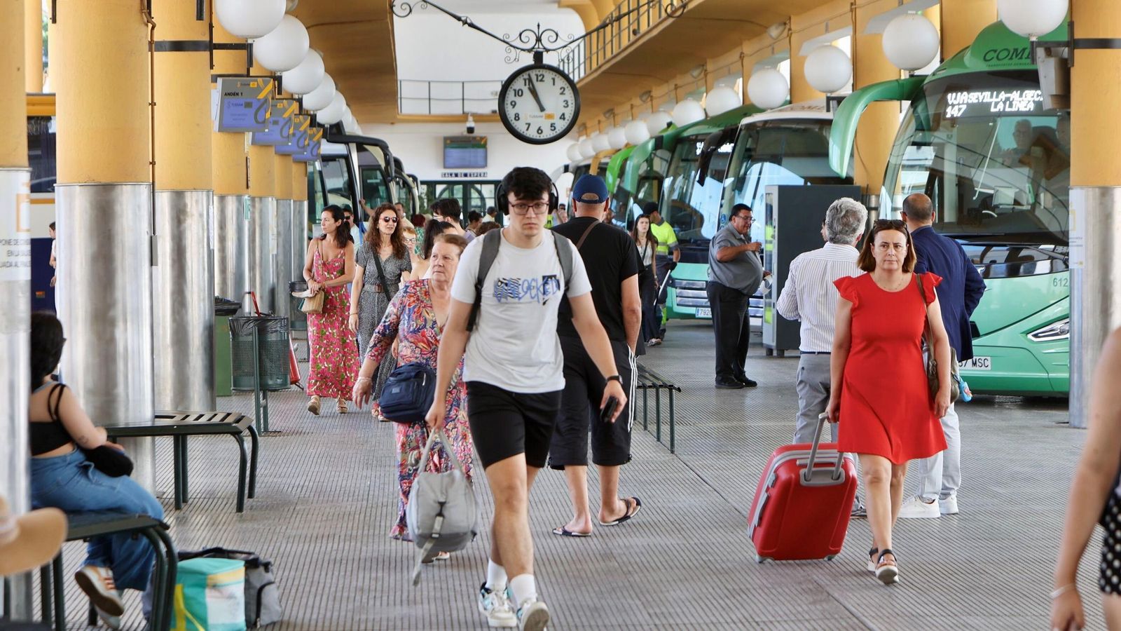 La estación de autobuses del Prado, este jueves.