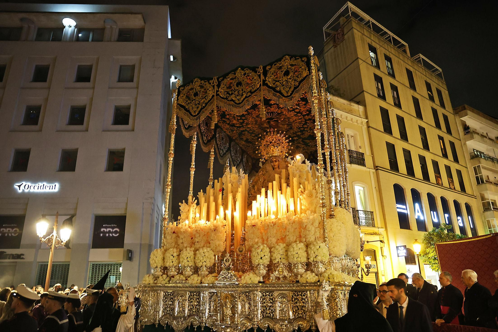 Miércoles Santo: La Hermandad de La Esperanza por las calles de Huelva